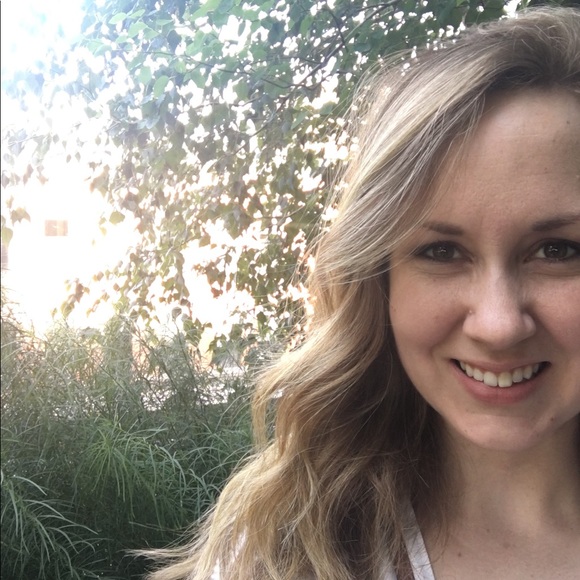 Meet your Posher, Melissa - Picture 1 of 1